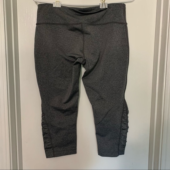 Cropped athletic leggings - Picture 2 of 3